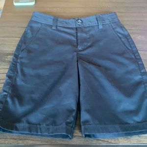 Boys Under Armour Shorts, size 10. In EUC